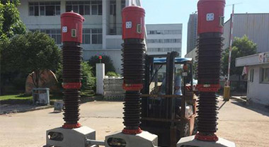 Arc extinguishing process of less oil circuit breaker