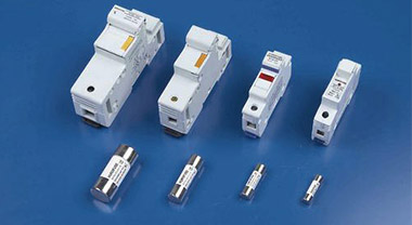 Selection of low-voltage circuit breakers and fuses