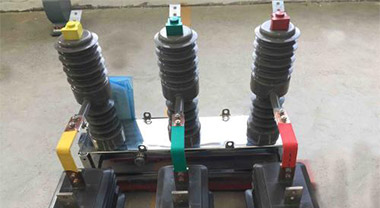 Structure and characteristics of vacuum circuit breaker